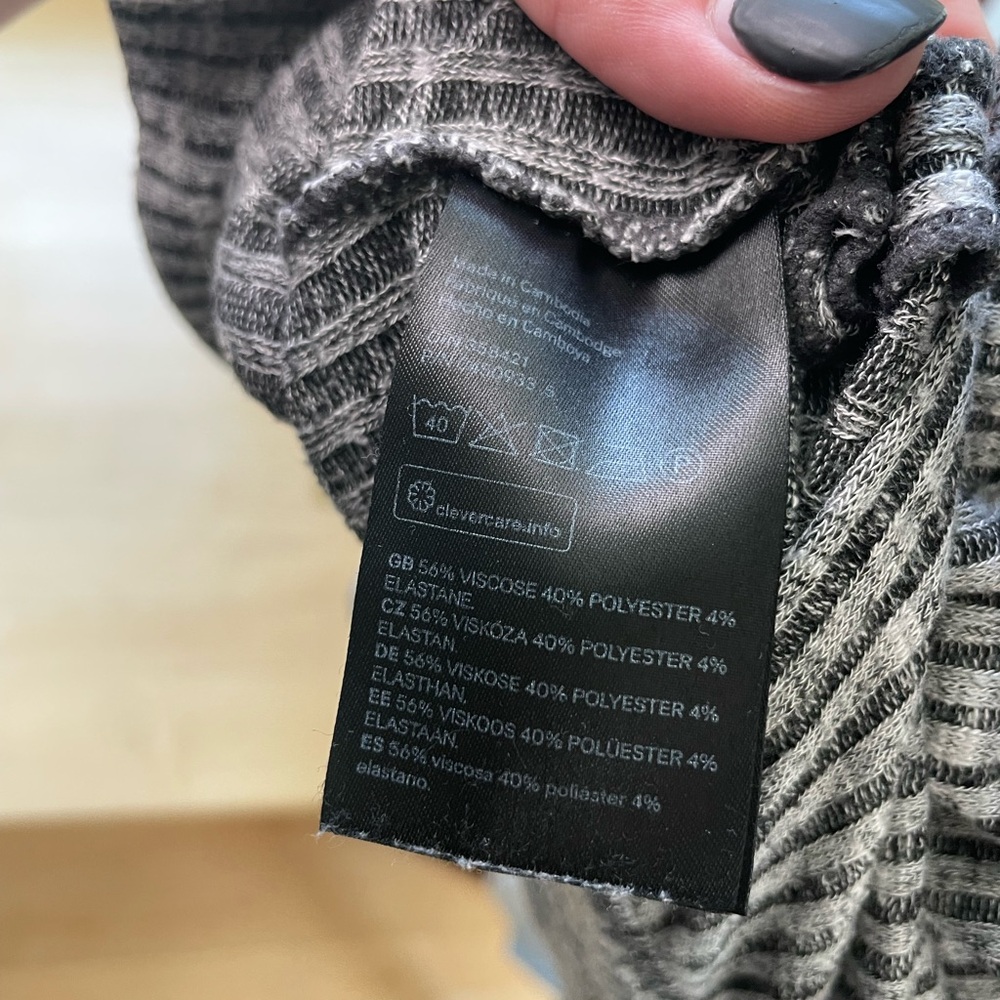 H&M : Gray Ribbed Thermal Top - Picture 7 of 7